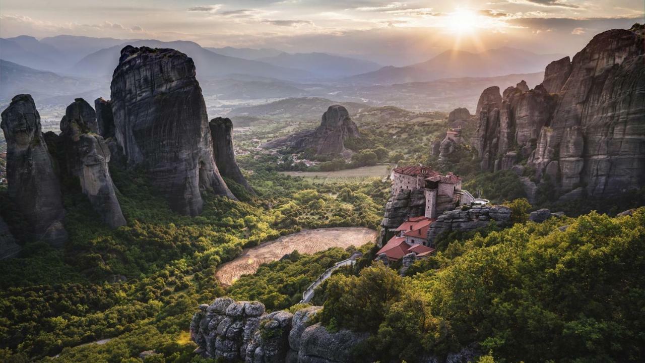 The Balcony Of Meteora The Center Of Kalabaka Apartment Exterior photo